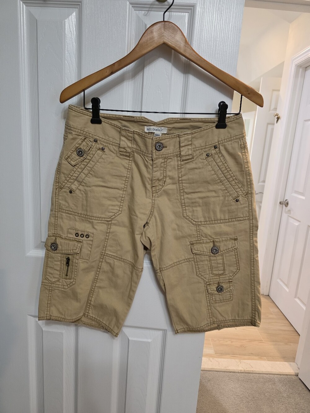 Women's Aeropostale Cargo Shorts.